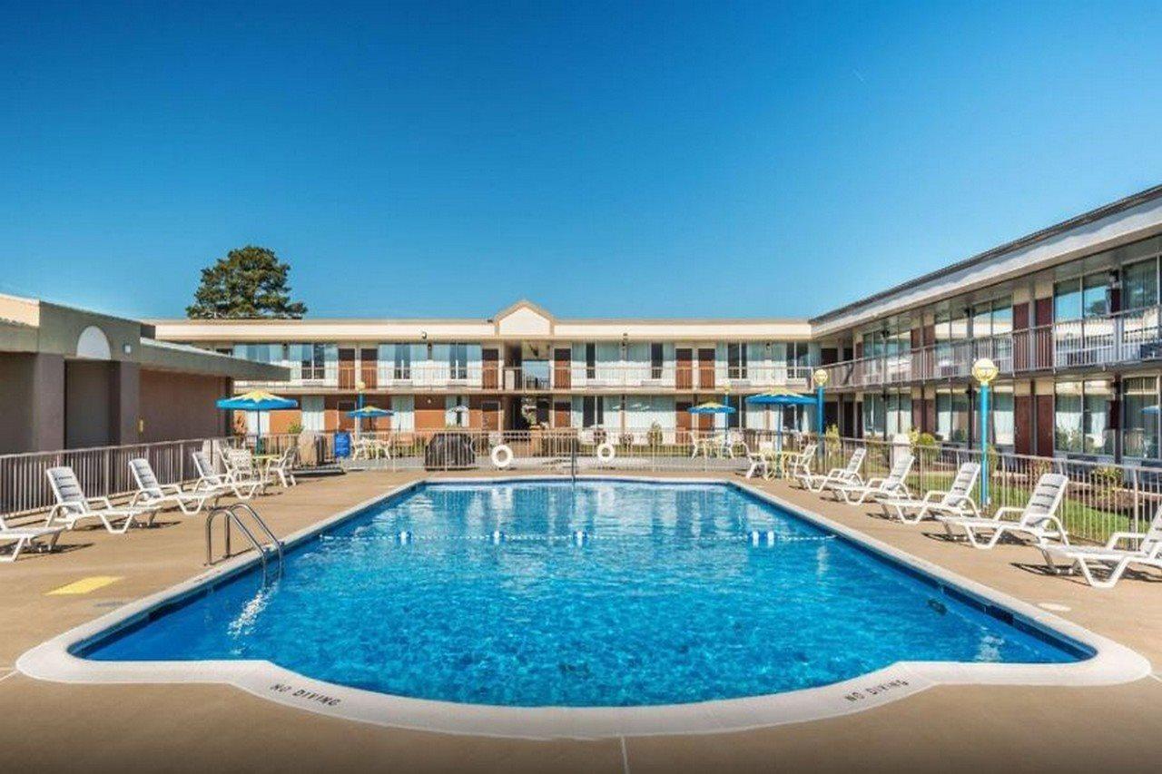 Days Inn By Wyndham South Hill Ngoại thất bức ảnh