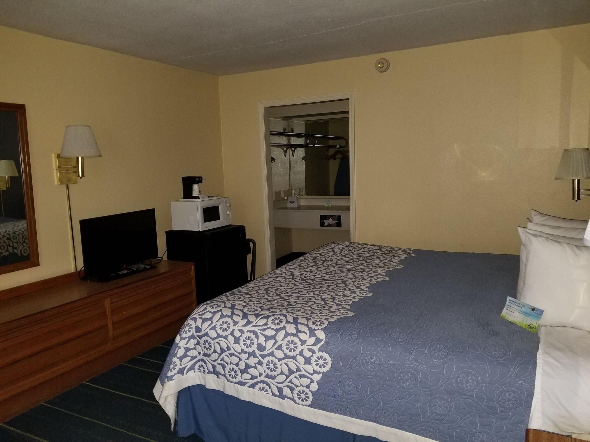Days Inn By Wyndham South Hill Ngoại thất bức ảnh