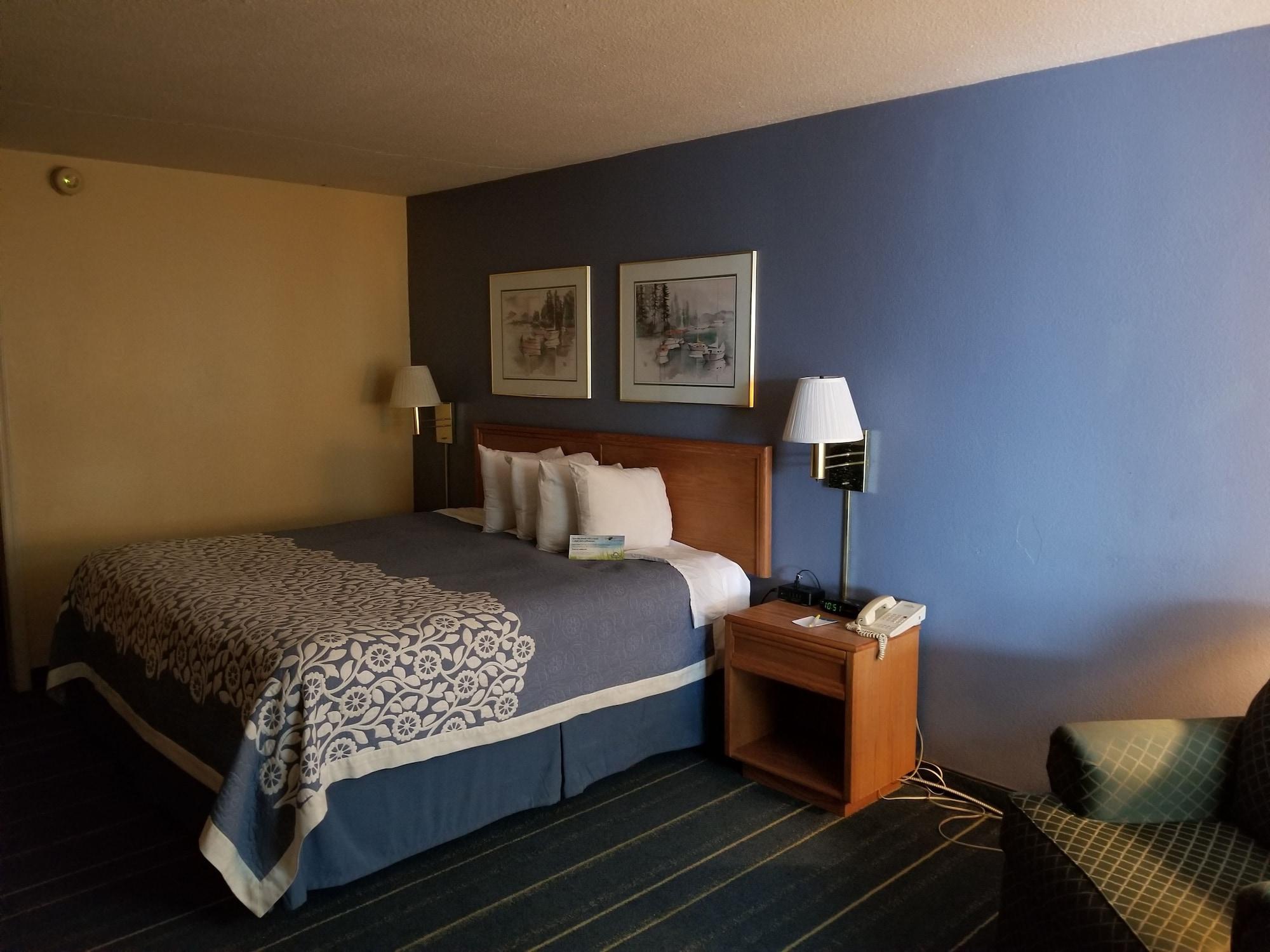 Days Inn By Wyndham South Hill Ngoại thất bức ảnh
