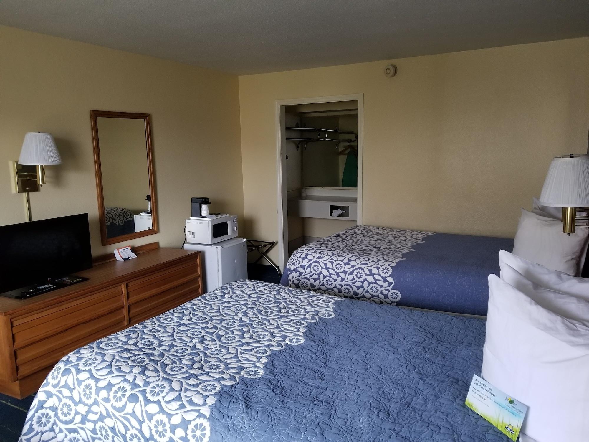 Days Inn By Wyndham South Hill Ngoại thất bức ảnh