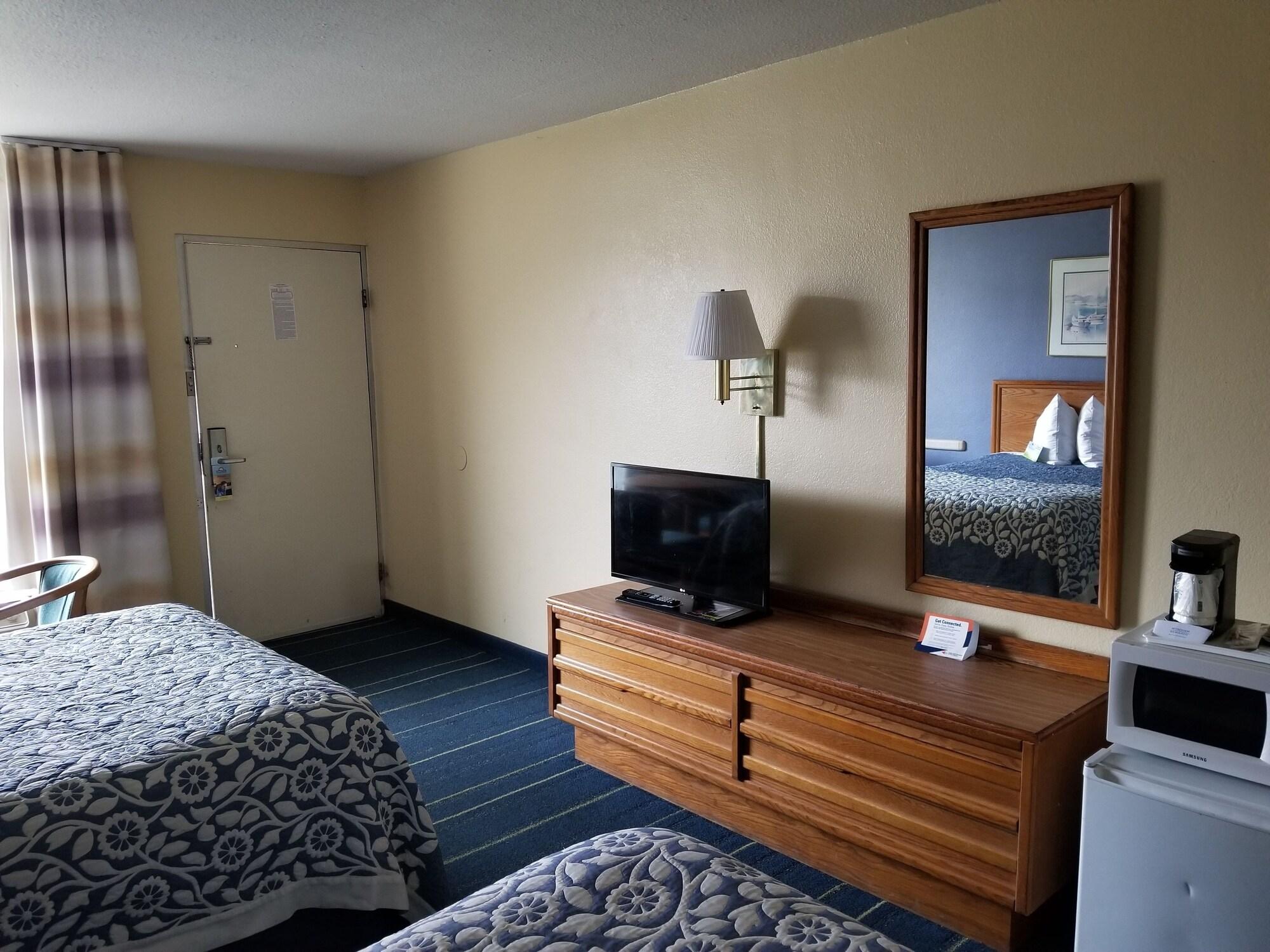 Days Inn By Wyndham South Hill Ngoại thất bức ảnh