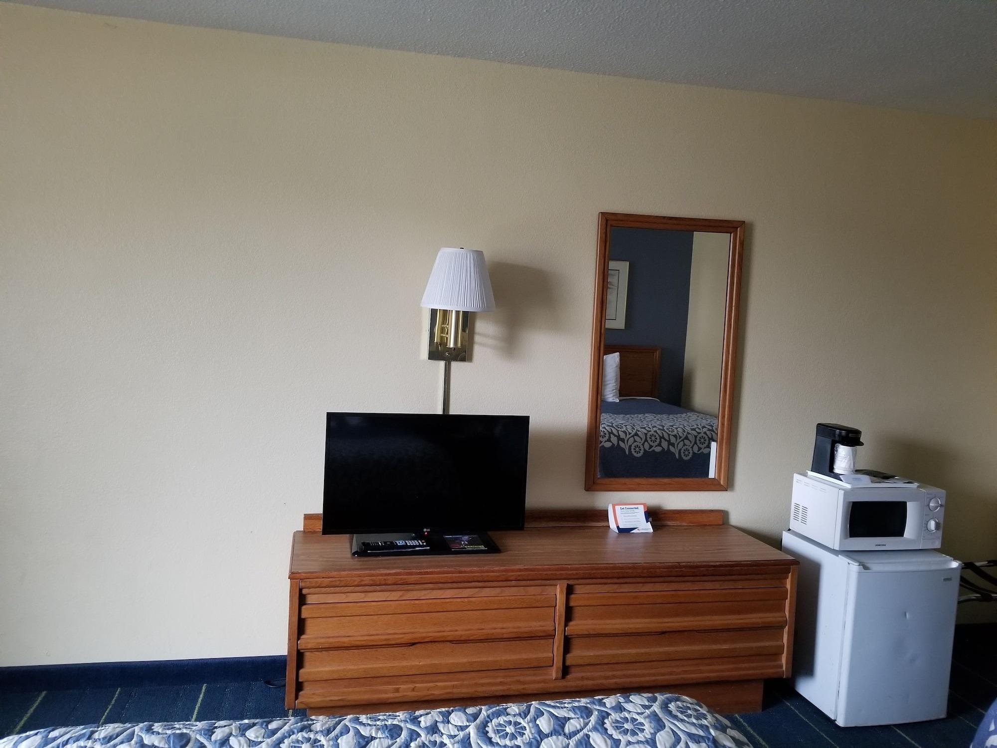 Days Inn By Wyndham South Hill Ngoại thất bức ảnh