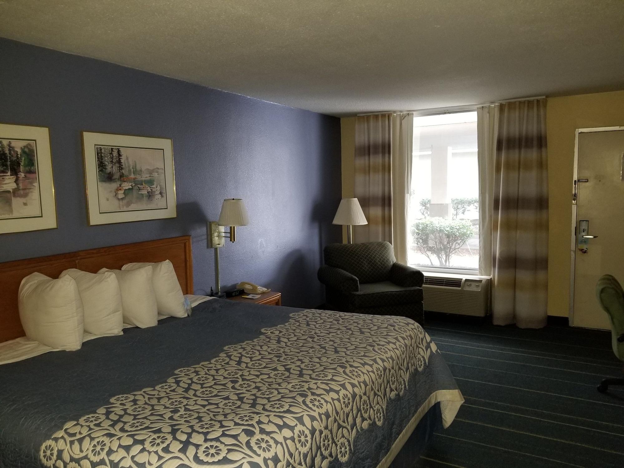 Days Inn By Wyndham South Hill Ngoại thất bức ảnh