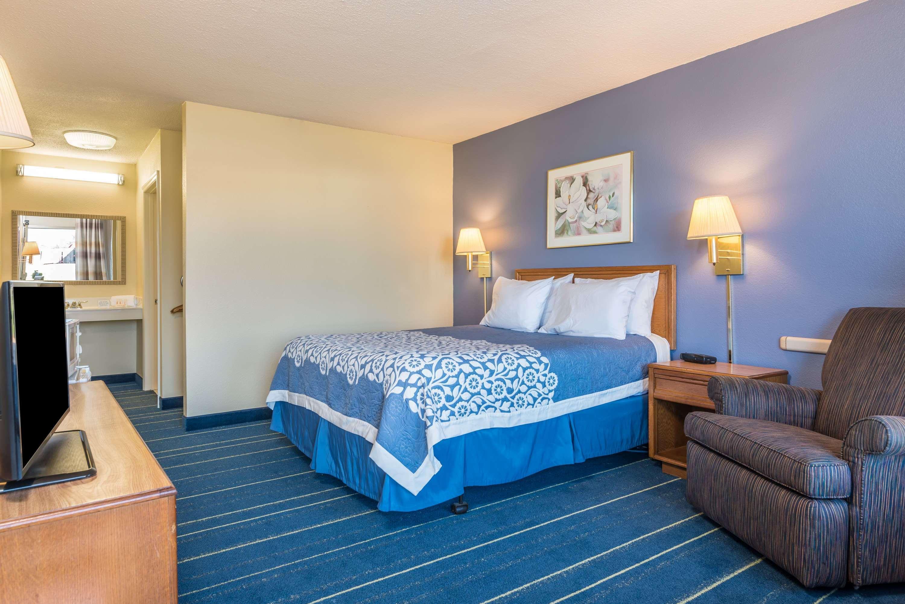 Days Inn By Wyndham South Hill Ngoại thất bức ảnh