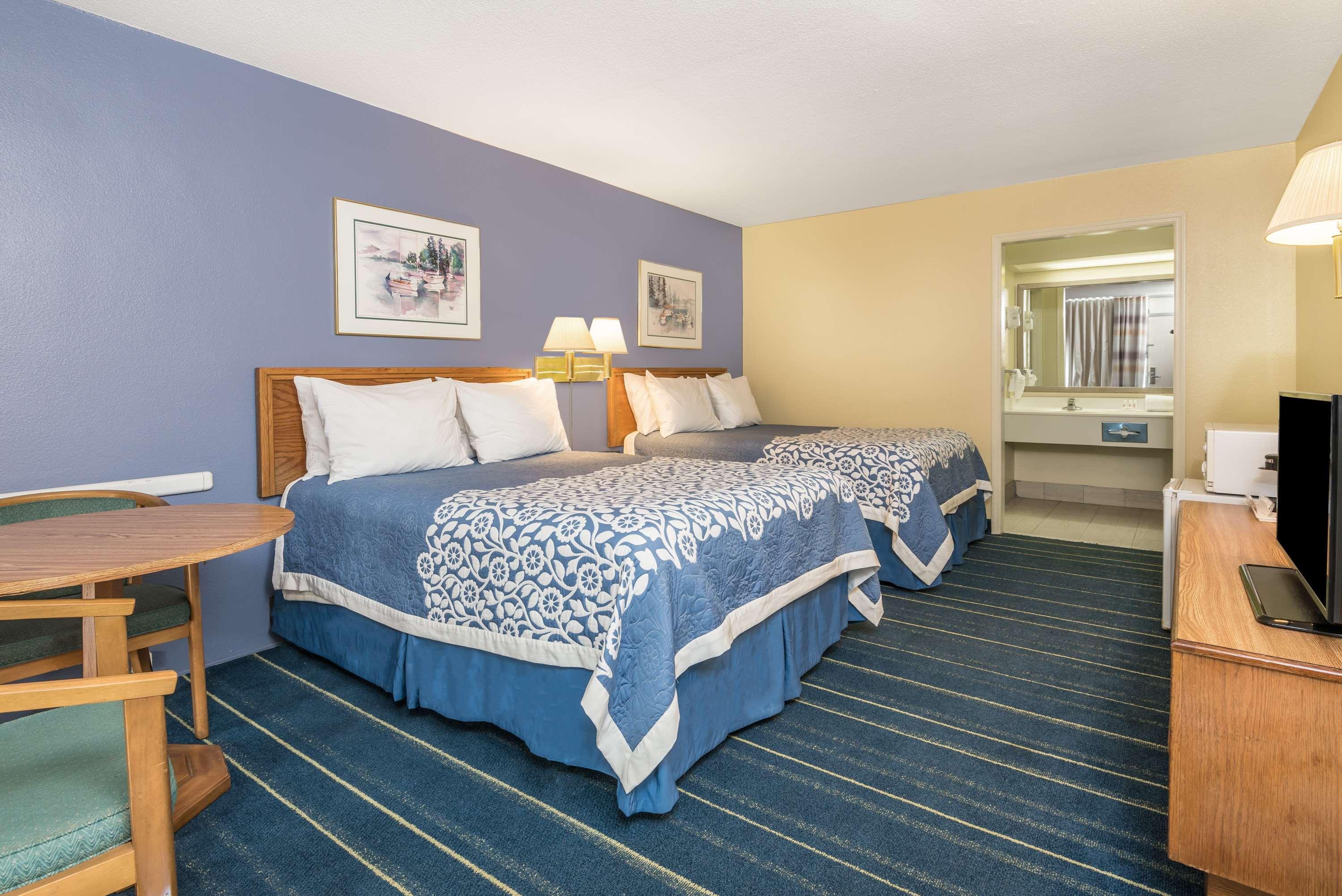 Days Inn By Wyndham South Hill Ngoại thất bức ảnh