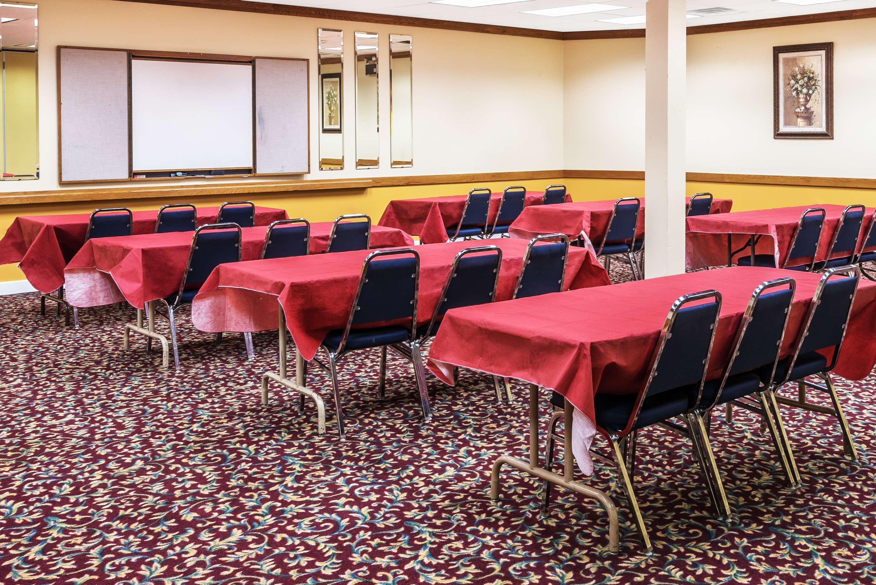 Days Inn By Wyndham South Hill Ngoại thất bức ảnh