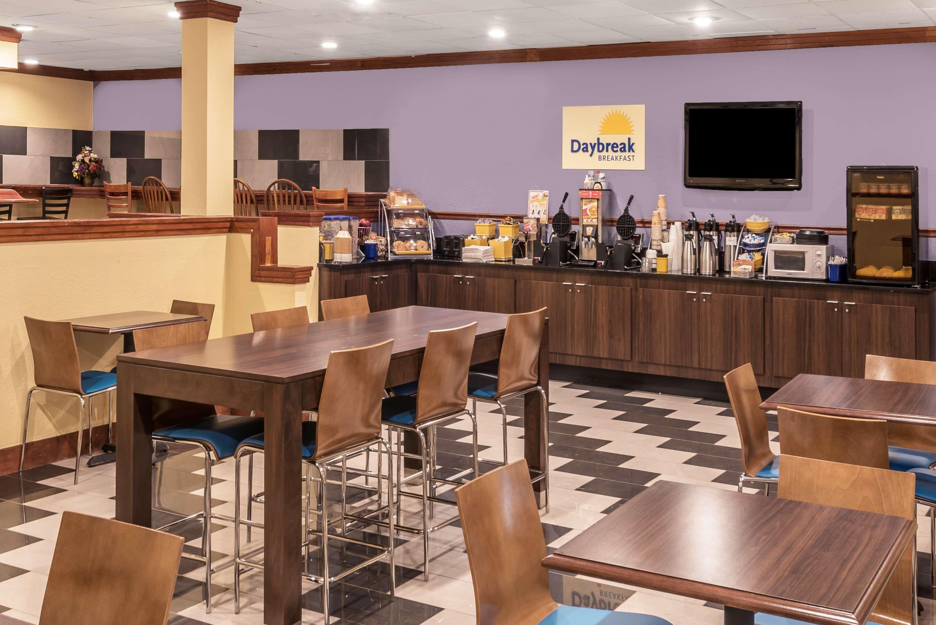 Days Inn By Wyndham South Hill Ngoại thất bức ảnh